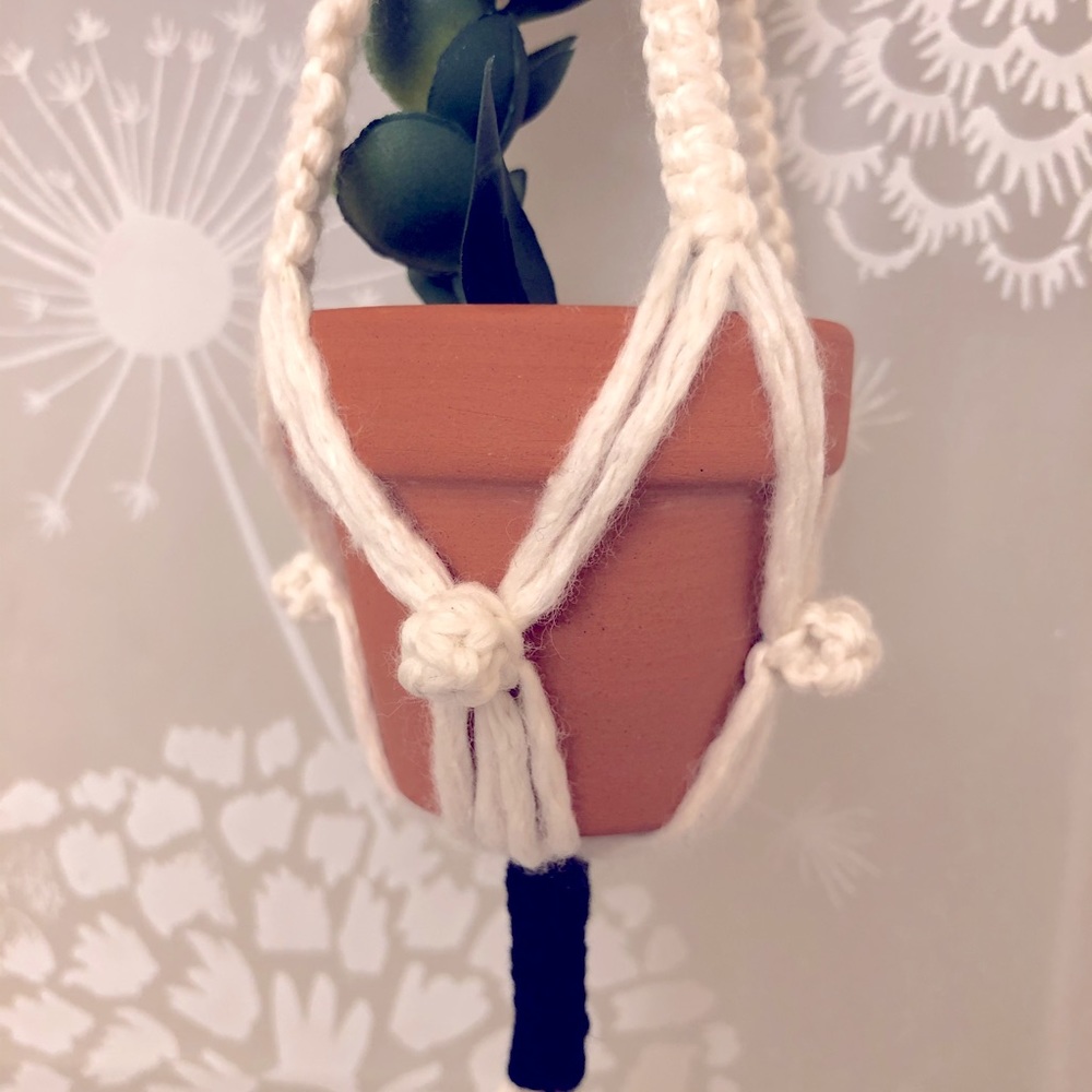 Mini Macrame Hanger - Picture 2 of 3